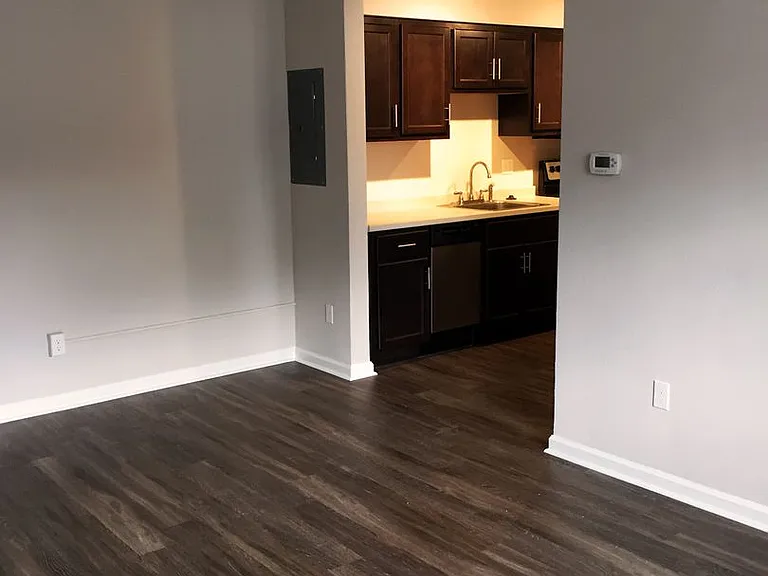 1402 Grandview Dr — Photo 4