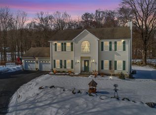 9 Pheasant Run Rd, Putnam Valley, NY 10579