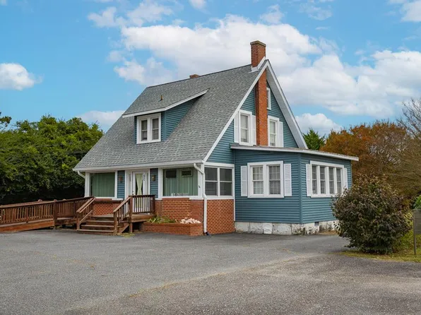 90 N Main St, Kilmarnock, VA 22482