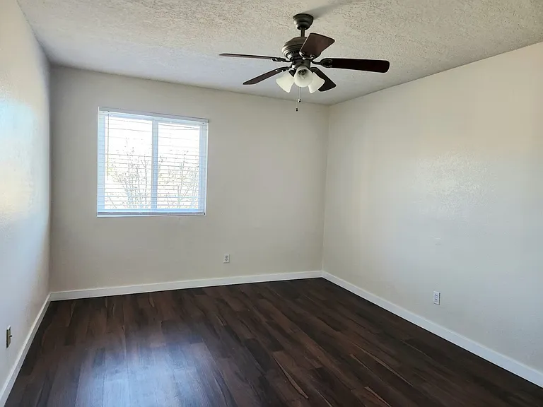 212 San Clemente Ave NW — Photo 7