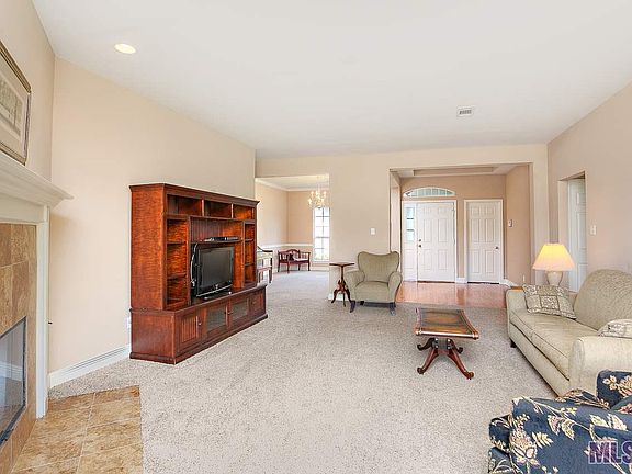 4th image of 17447 Rosemont Dr