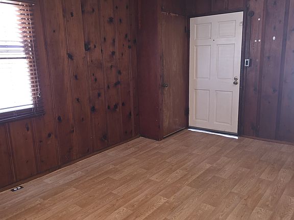 3rd image of 4382 42nd St