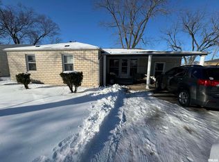 14 Randolph Dr, Centralia, IL 62801
