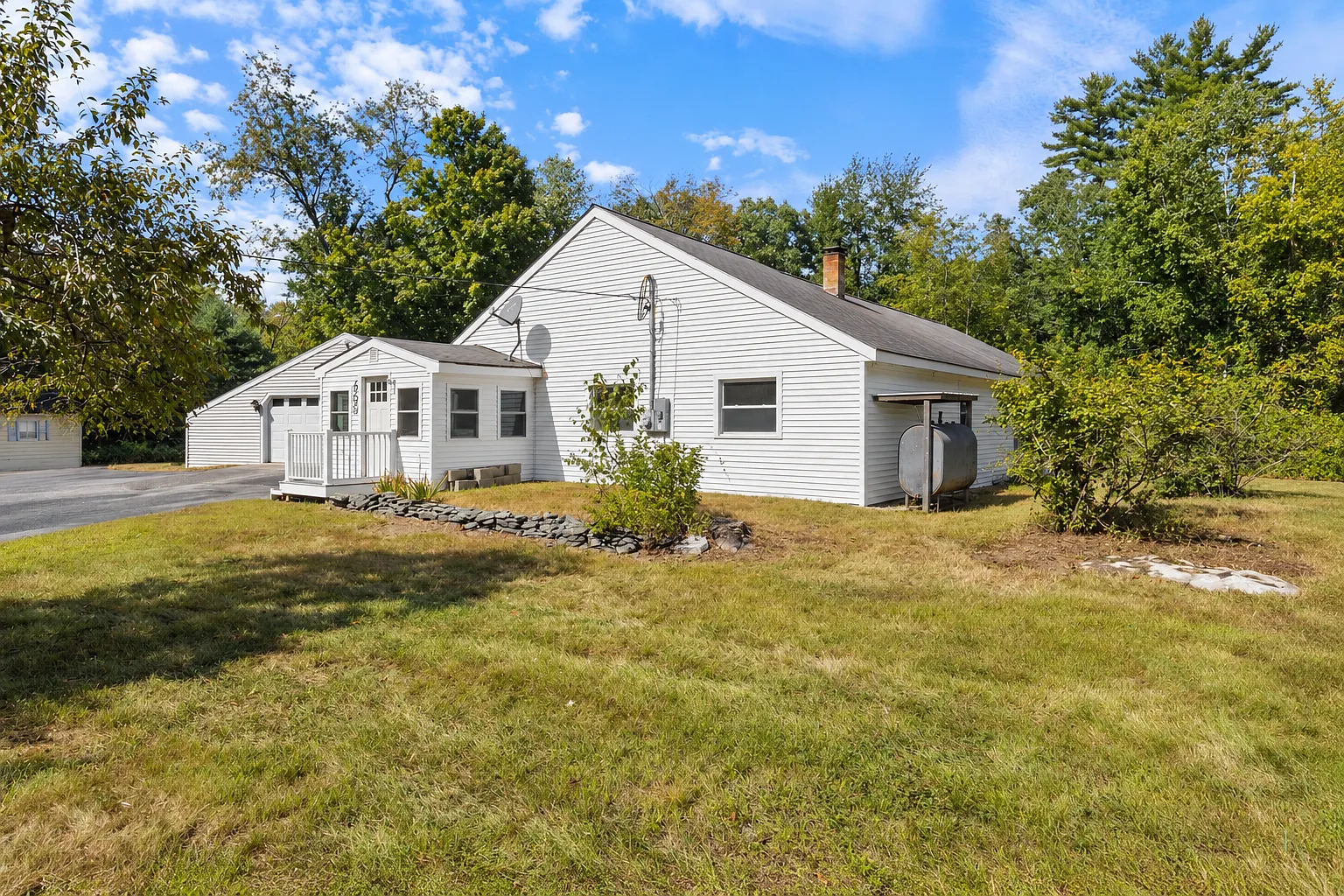 3 bed, 2265 sqft, $1,900 — Photo 4