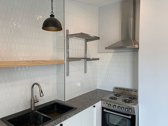 3rd image of 1386 Garfield Ave #2