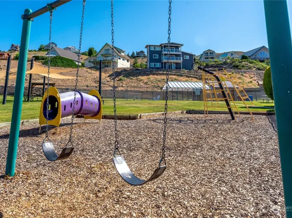 205 San Remo Ln, Chelan, WA 98816