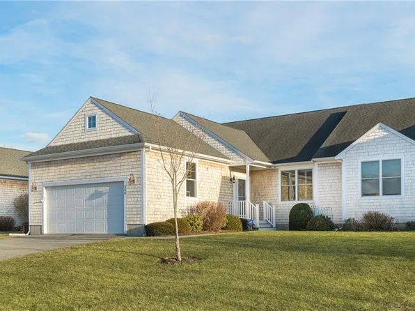 156 Bayridge Dr, Middletown, RI 02842