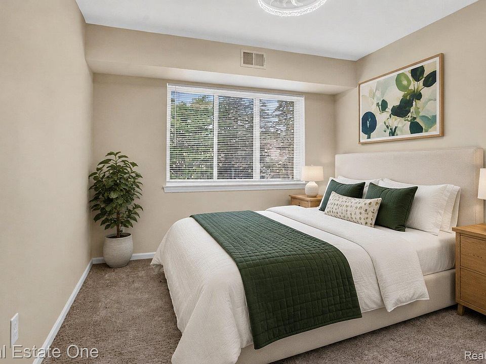 1655 Riverside Dr Apt 12, photo 13
