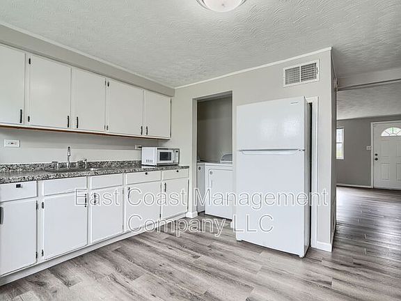2nd image of 902 Catawba Ct