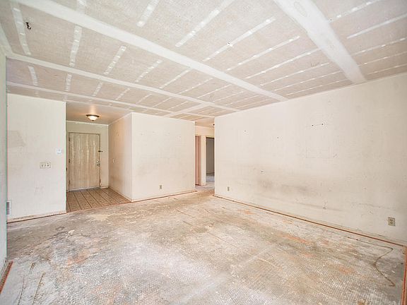 5th image of 160 Donegal Ave