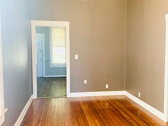 5th image of 2328 Griffiths Ave