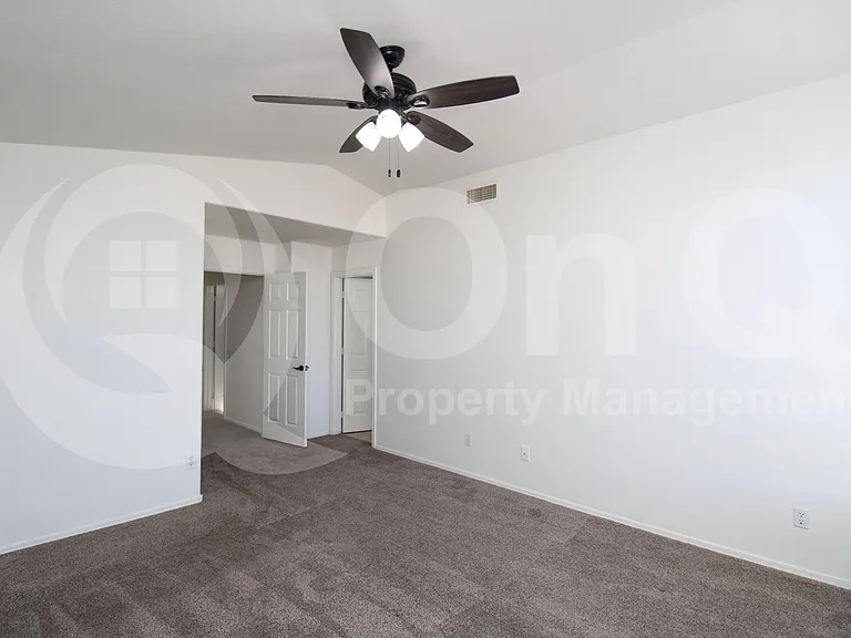 137 W Leah Ct — Photo 10
