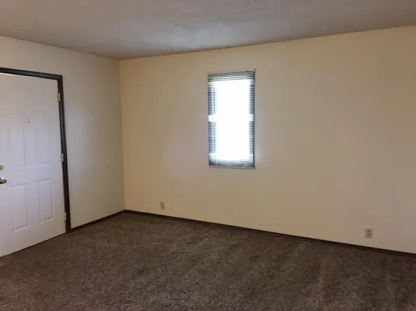 1707 Cloud Cir, Salina, KS 67401