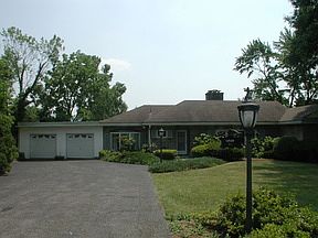 2nd image of 221 Larch St