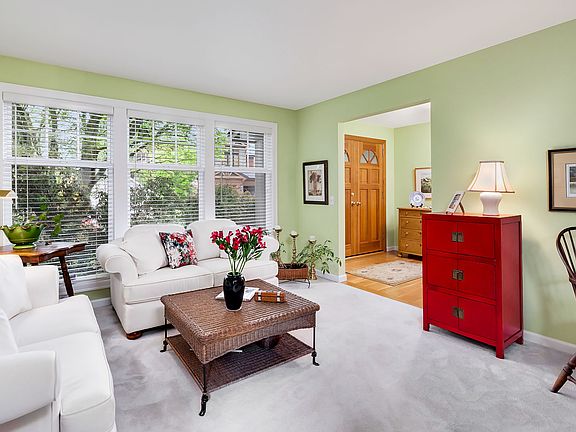 3rd image of 18847 SE 42nd St