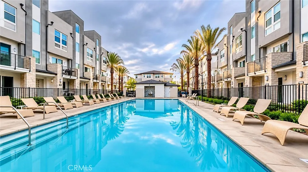2 bed, 2.5 bath, 1242 sqft, $3,600 — Photo 2
