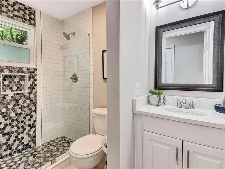 Roberts Dr — Photo 14