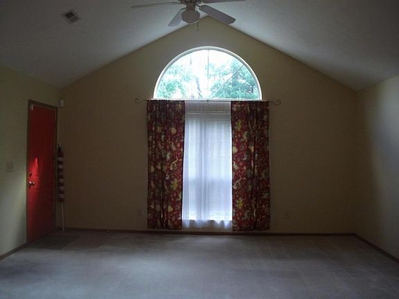 5th image of 4040 Chennin Dr