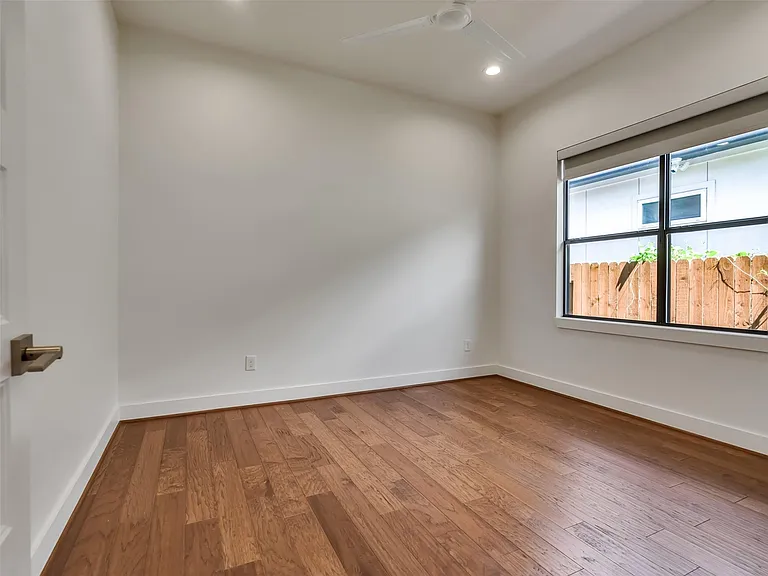 10330 Grove Row Ave — Photo 20