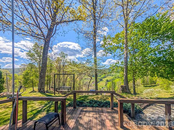 3rd image of 572 Pleasant Valley Rd