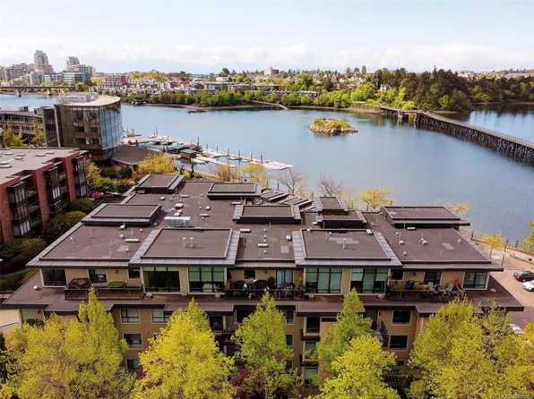 330 Waterfront Cres #206, Victoria, BC V8T 5K3