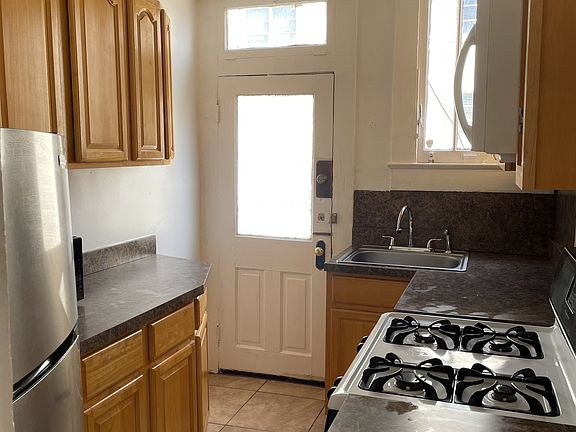 3rd image of 3915 Prytania St