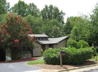 961 Foxhall Dr, Winston Salem, NC 27106
