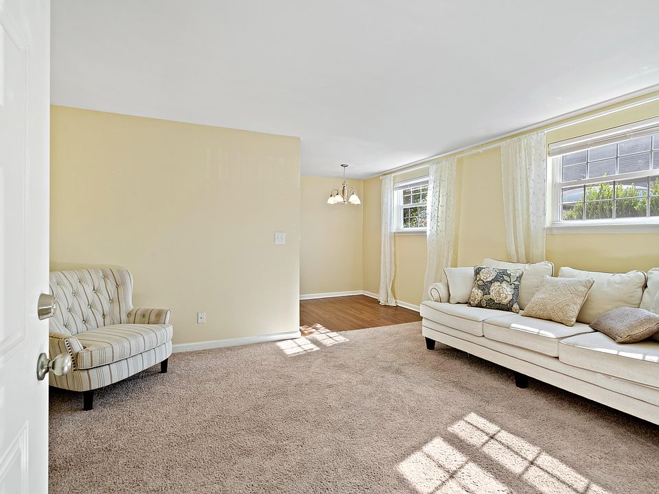 1st image of 114 Middletown Sq