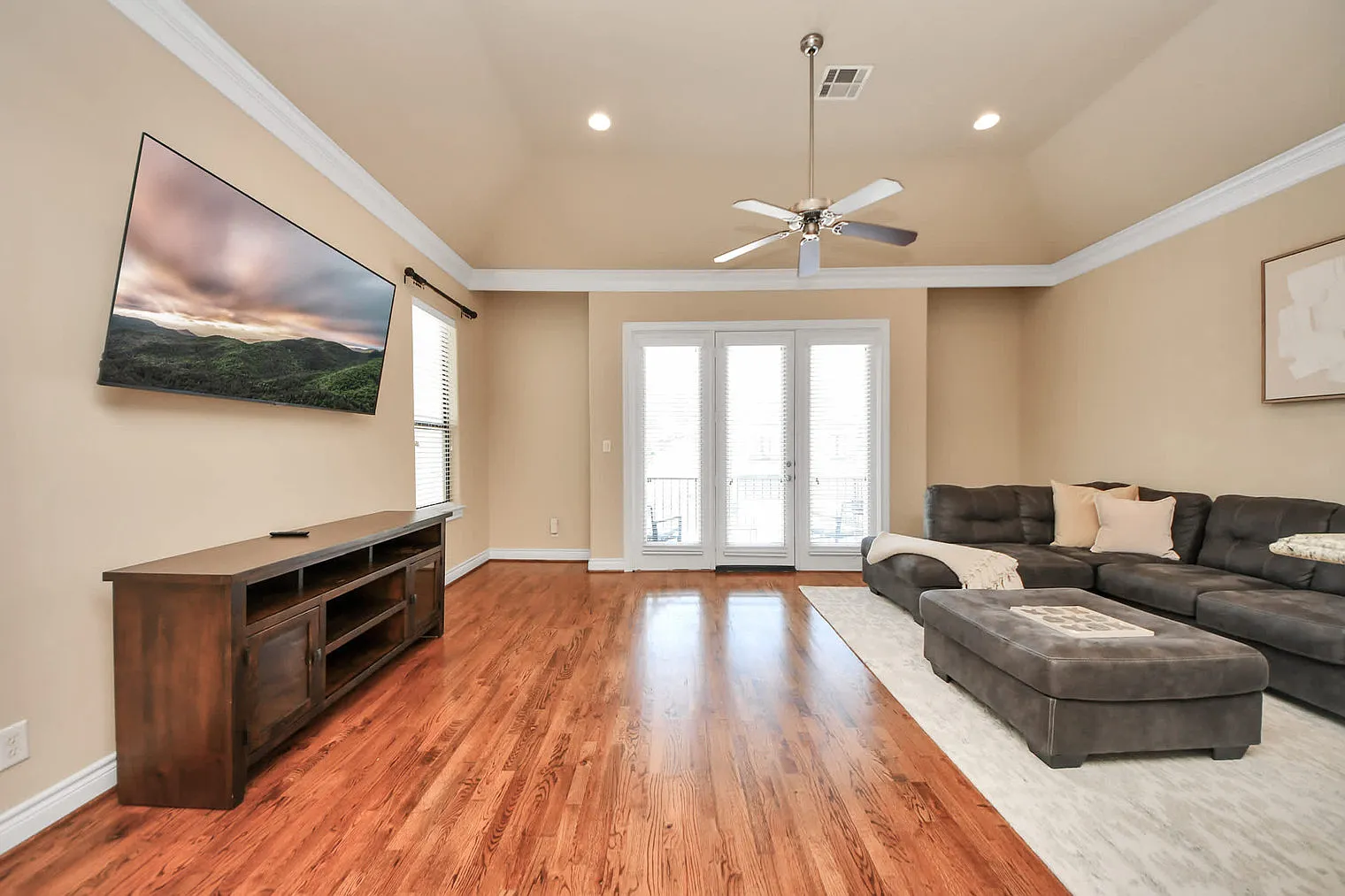 3 bed, 3.0 bath, 2389 sqft, $3,419 — Photo 2