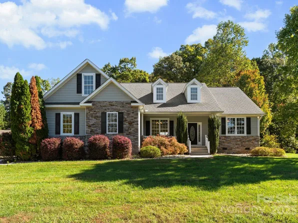 193 Winding Creek Dr, Troutman, NC 28166