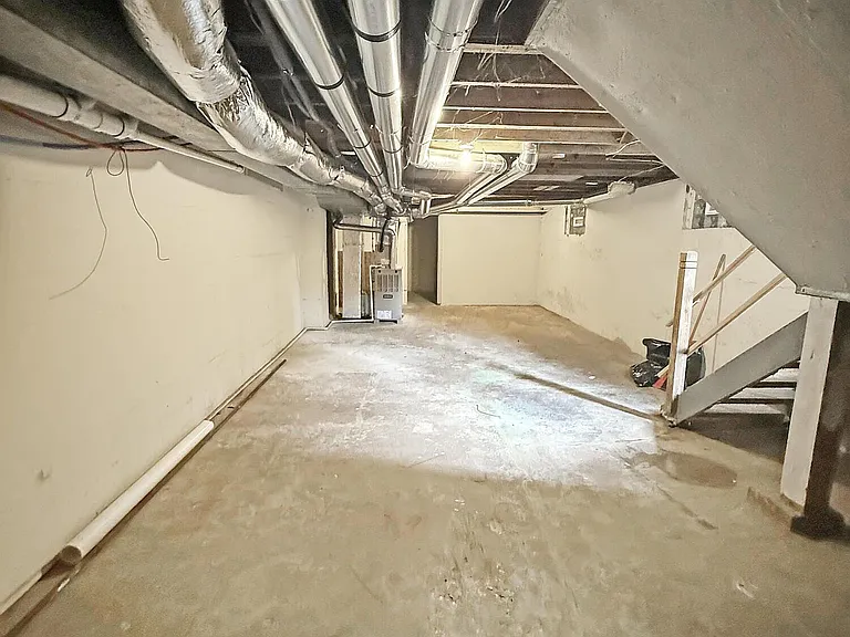40-42 Pointview Ave #42 — Photo 8