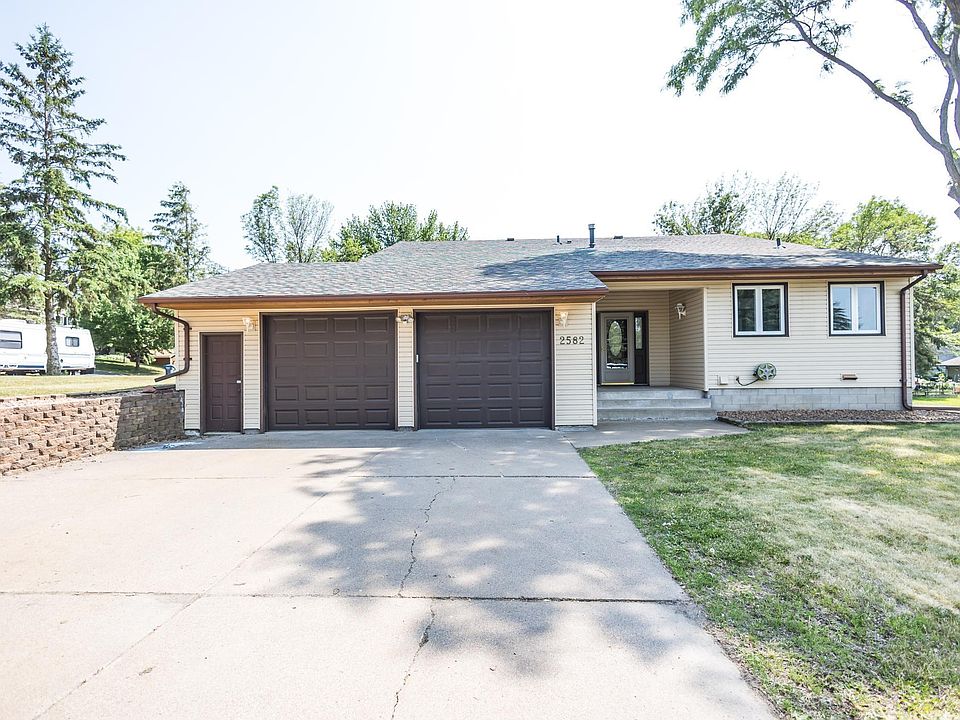 1st image of 2582 Eldridge Ave E