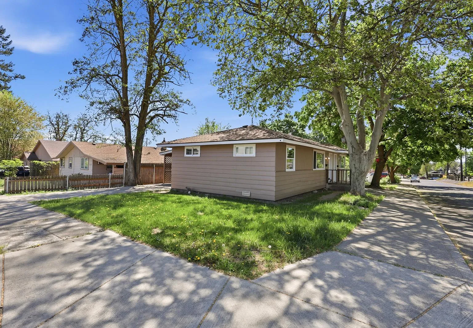Newly Renovated Garland Area Duplex! - 1st 30 Days Free! — Photo 3