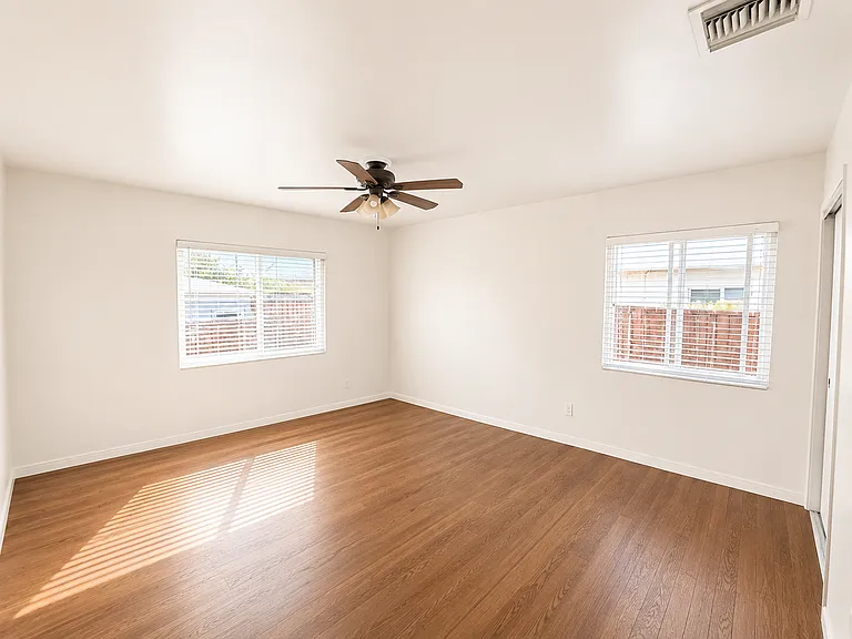 5223 E Falls View Dr — Photo 16