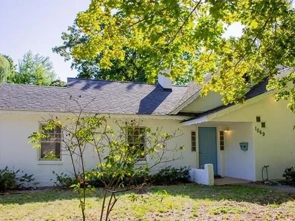 1069 S Wall St, Spokane, WA 99204