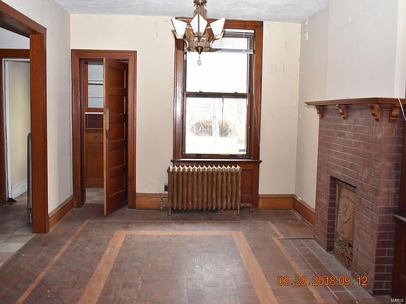 3rd image of 5837 Julian Ave