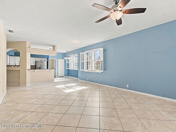 5th image of 4489 Golf Club Ln