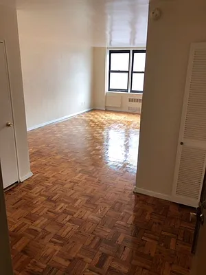 Rented by Zev Pollack Co LLC | media 20