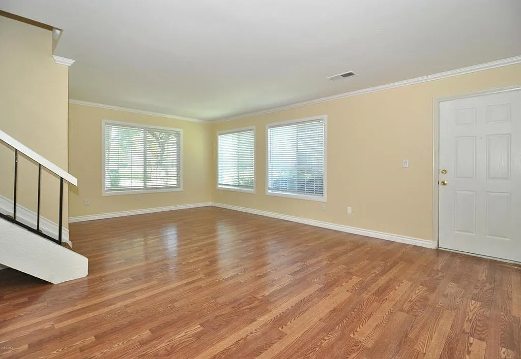 3 bed, 1.5 bath, 1297 sqft, $3,700 — Photo 2