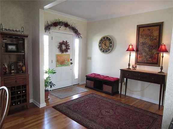 3rd image of 37 Candlewood Dr
