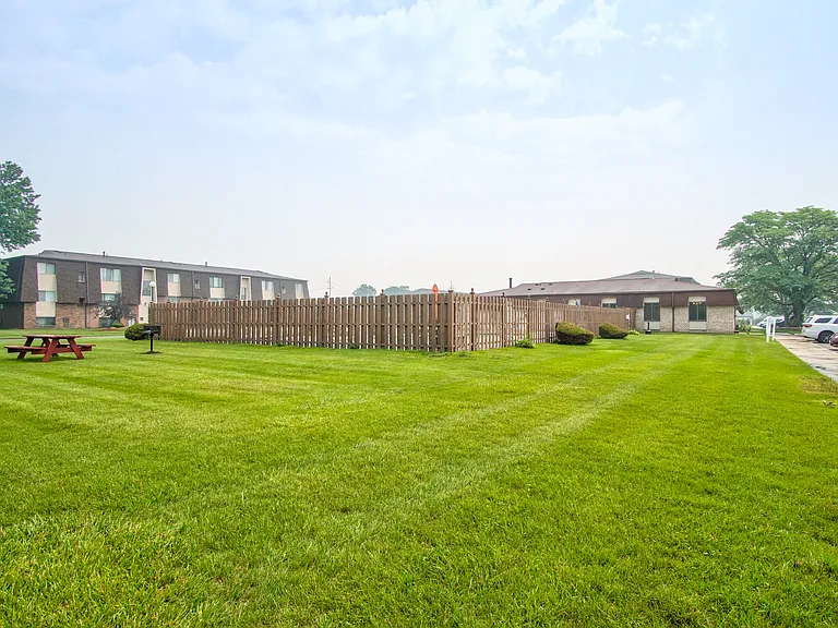 Marianne Manor Apartments — Photo 37