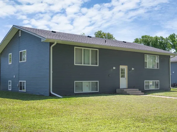 111 Cottonwood St #12, Grand Forks, ND 58201