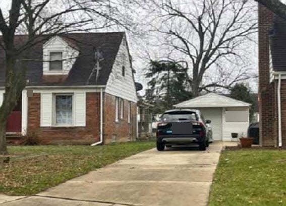 3rd image of 13641 Sherwood Ave
