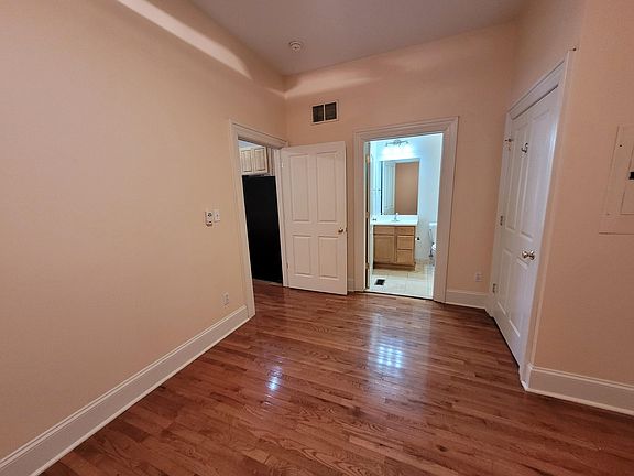 2nd image of 4343 Manchester Ave #4343B