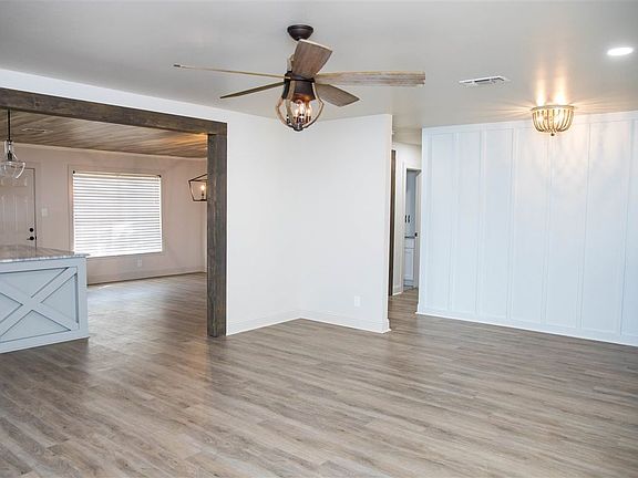 4th image of 2020 Longfellow Dr