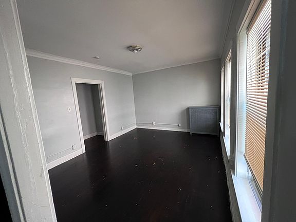 3rd image of 7327 S Luella Ave #1R