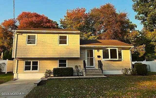 1125 Interlaken Ave