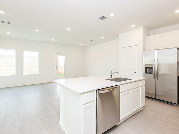 5th image of 2135 Salinas Dr