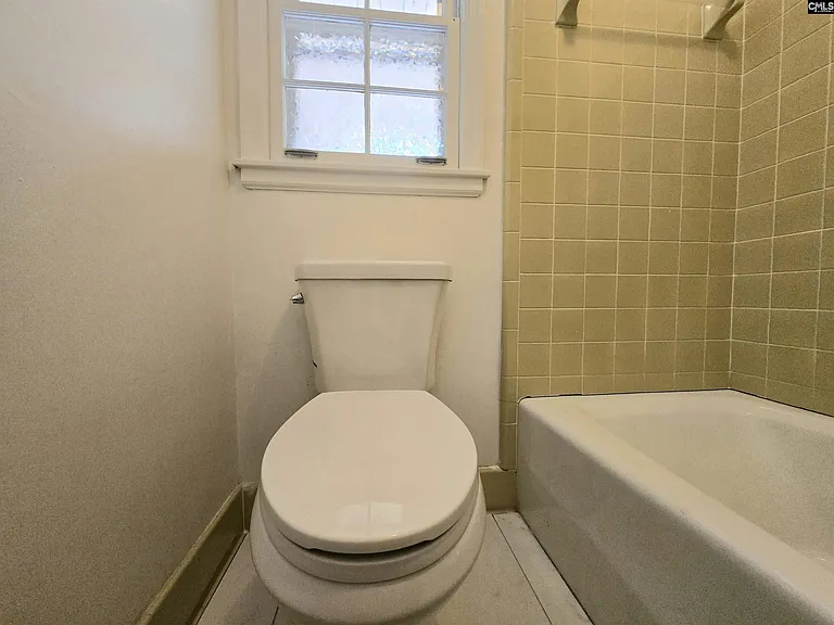 77 Northlake Rd — Photo 36