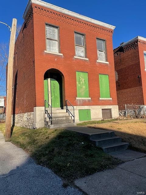 2nd image of 4471 Margaretta Ave